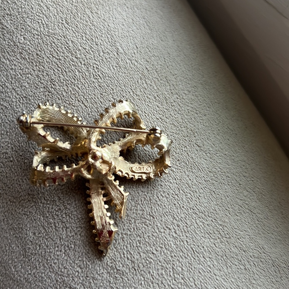 ART Gold Plated Ribbon Brooch - Picture 3 of 3